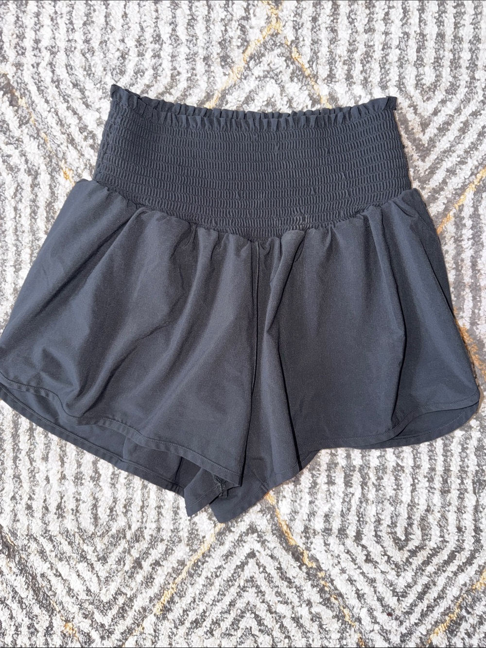 Aerie Offline High-Waist Smocked Black Women’s Shorts Sz M